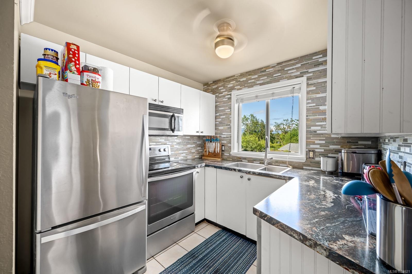 301-1050 Braidwood Rd, Courtenay, BC - Indoor Photo Showing Kitchen With Stainless Steel Kitchen With Double Sink