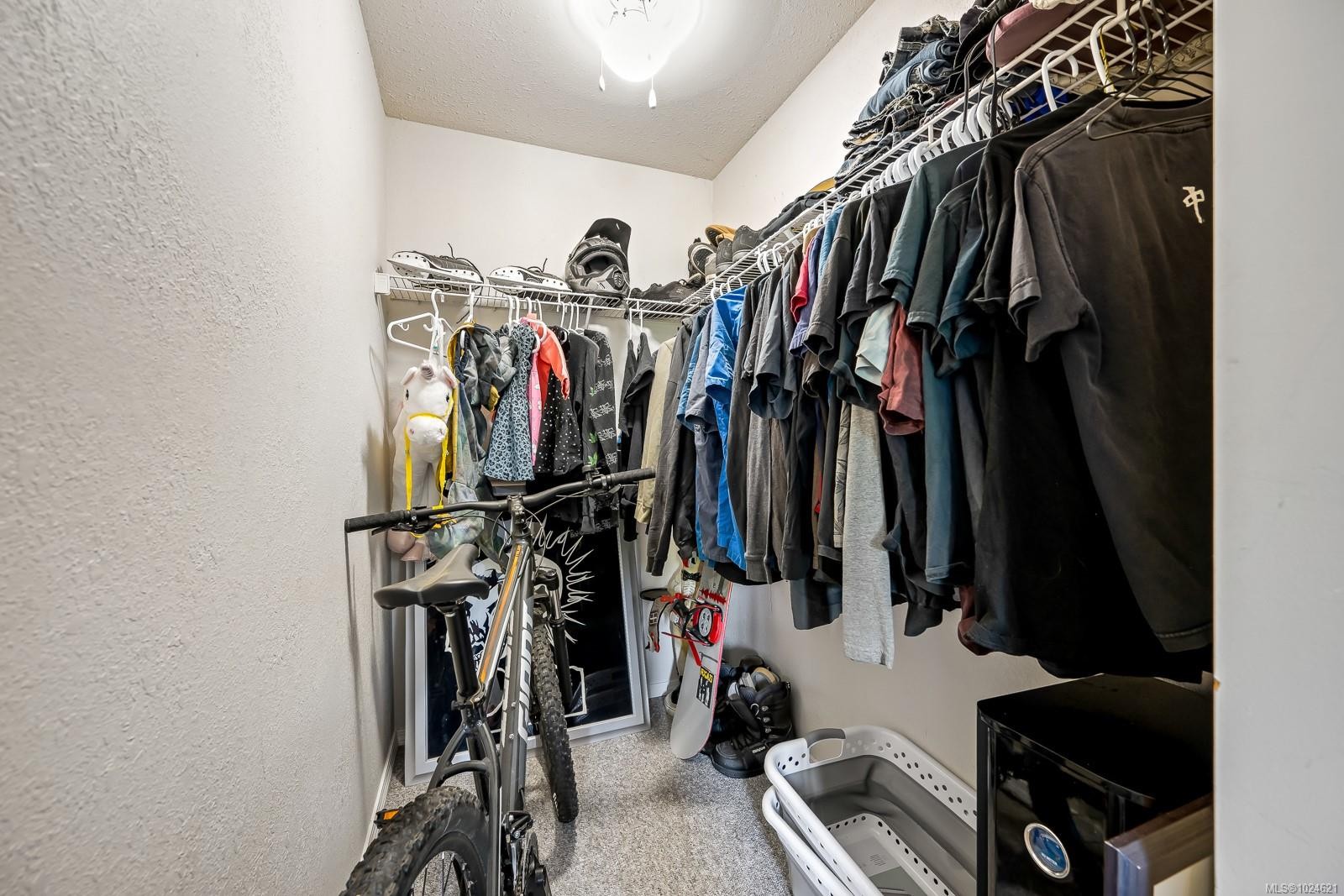 301-1050 Braidwood Rd, Courtenay, BC - Indoor With Storage