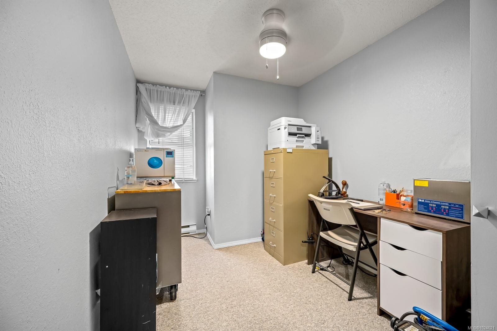 301-1050 Braidwood Rd, Courtenay, BC - Indoor Photo Showing Office