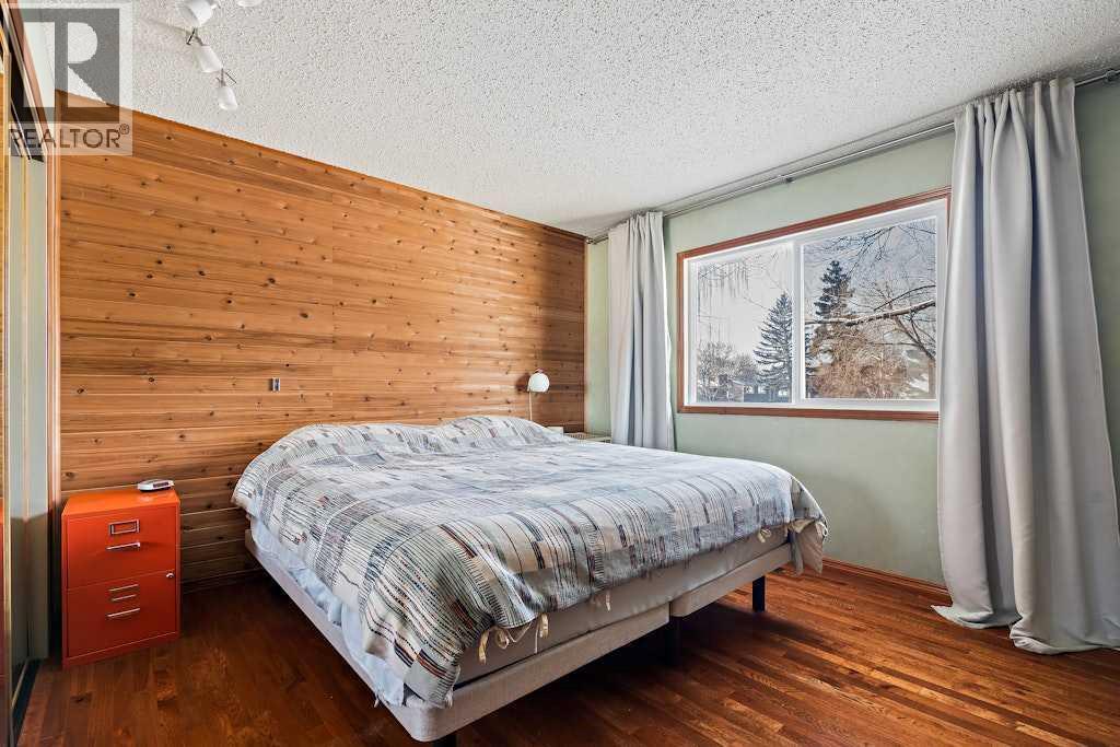 108 Lynnbrook Bay Se, Calgary, AB - Indoor Photo Showing Bedroom