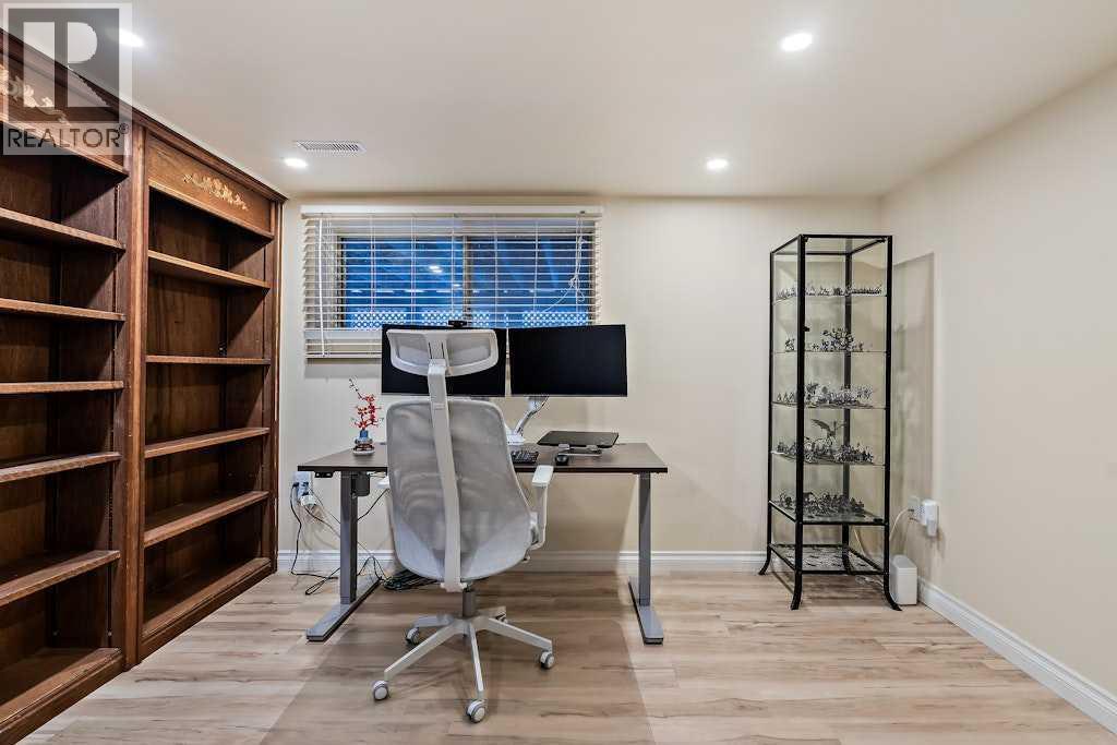 108 Lynnbrook Bay Se, Calgary, AB - Indoor Photo Showing Office