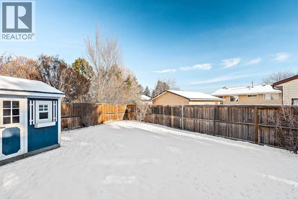 108 Lynnbrook Bay Se, Calgary, AB - Outdoor With Exterior