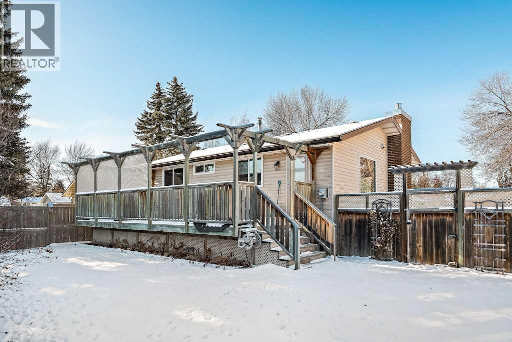 108 Lynnbrook Bay Se, Calgary, AB - Outdoor