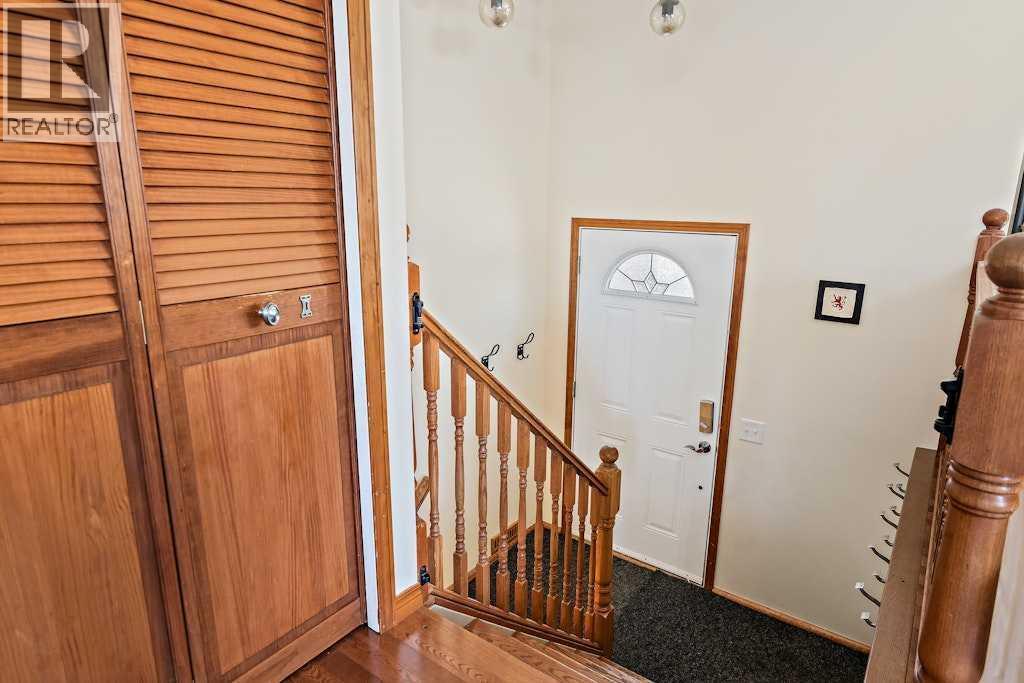 108 Lynnbrook Bay Se, Calgary, AB - Indoor Photo Showing Other Room