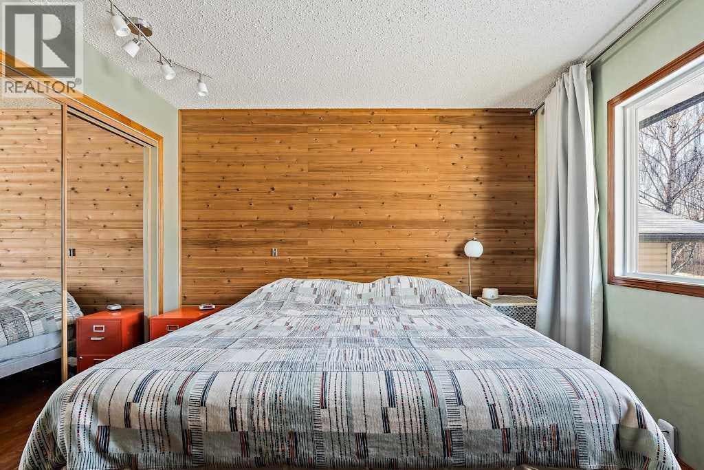 108 Lynnbrook Bay Se, Calgary, AB - Indoor Photo Showing Bedroom