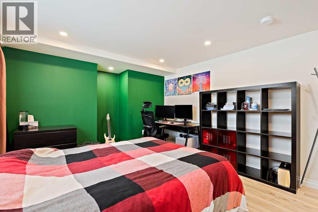 108 Lynnbrook Bay Se, Calgary, AB - Indoor Photo Showing Bedroom