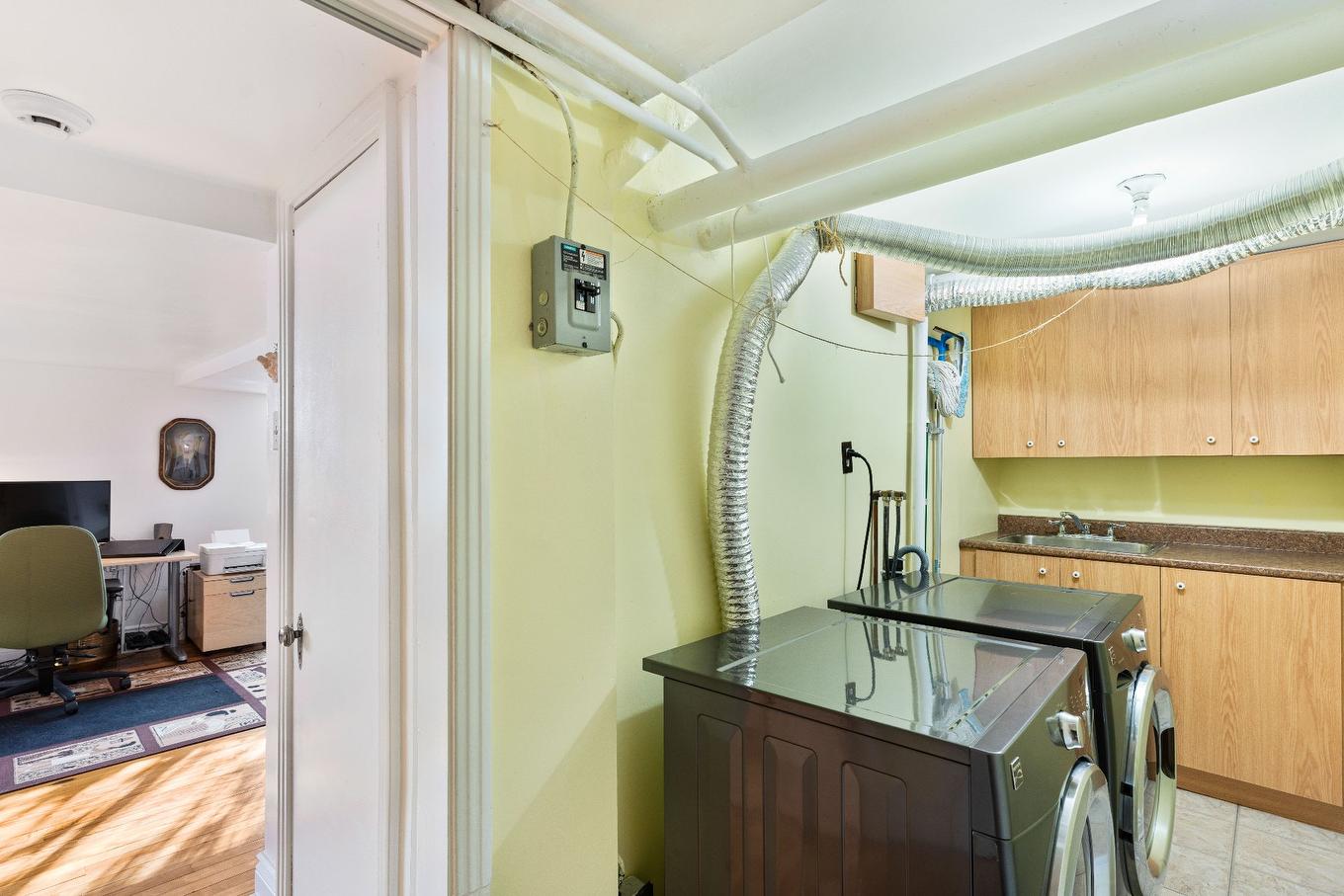 Sous-sol - 5551A Av. Notre-Dame-De-Grâce, Montréal (Côte-Des-Neiges/Notre-Dame-De-Grâce), QC - Indoor Photo Showing Laundry Room