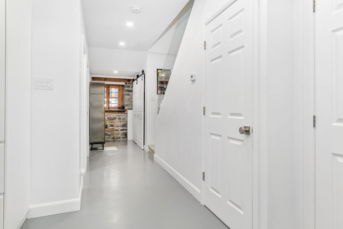 Corridor - 995 Av. De L'Hôtel-De-Ville, Montréal (Ville-Marie), QC - Indoor Photo Showing Other Room