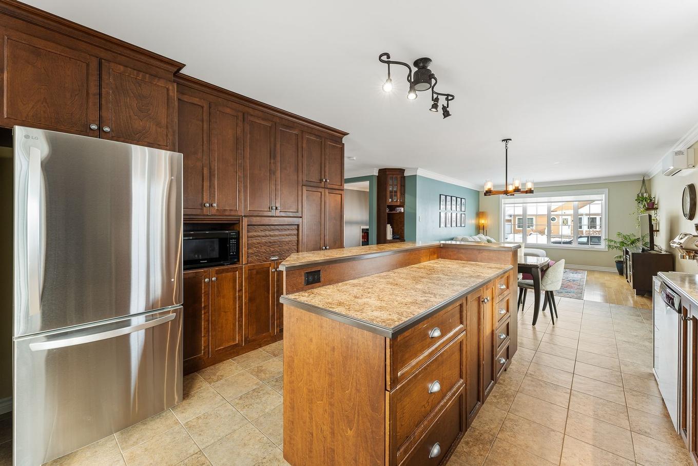 Kitchen - 412 Rue De L'Émeraude, Granby, QC - Indoor Photo Showing Kitchen