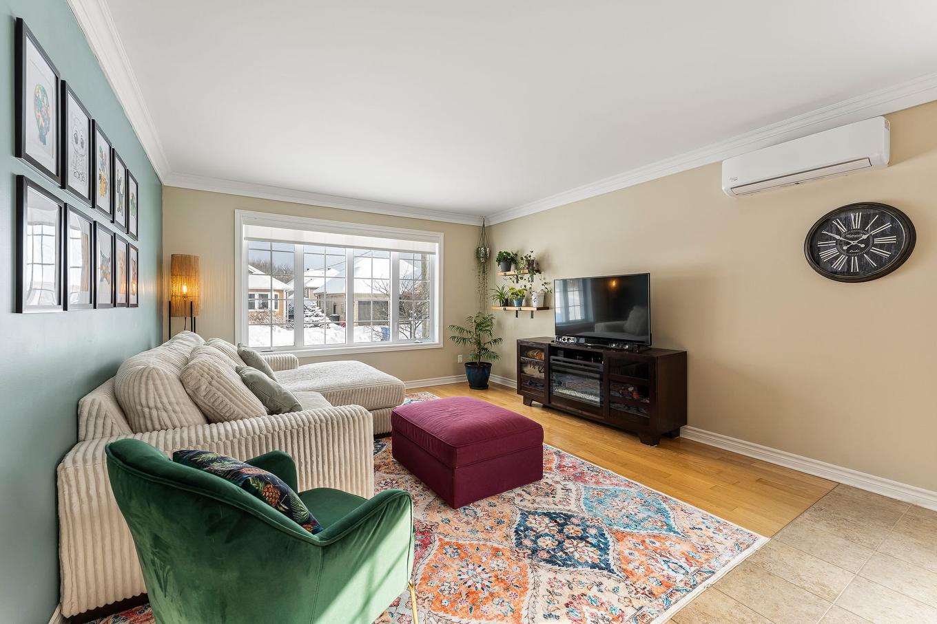 Living room - 412 Rue De L'Émeraude, Granby, QC - Indoor Photo Showing Living Room