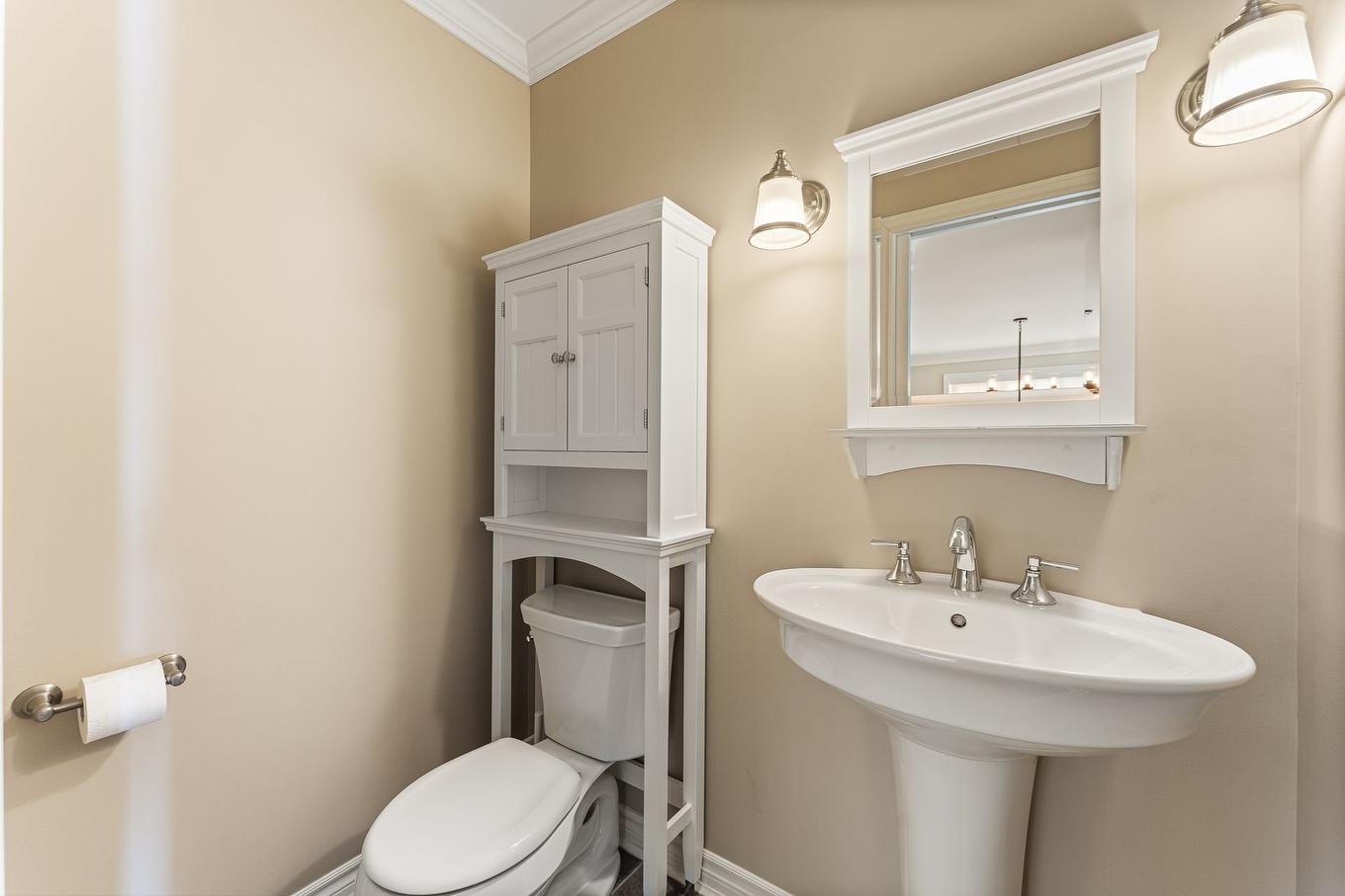 Powder room - 412 Rue De L'Émeraude, Granby, QC - Indoor Photo Showing Bathroom