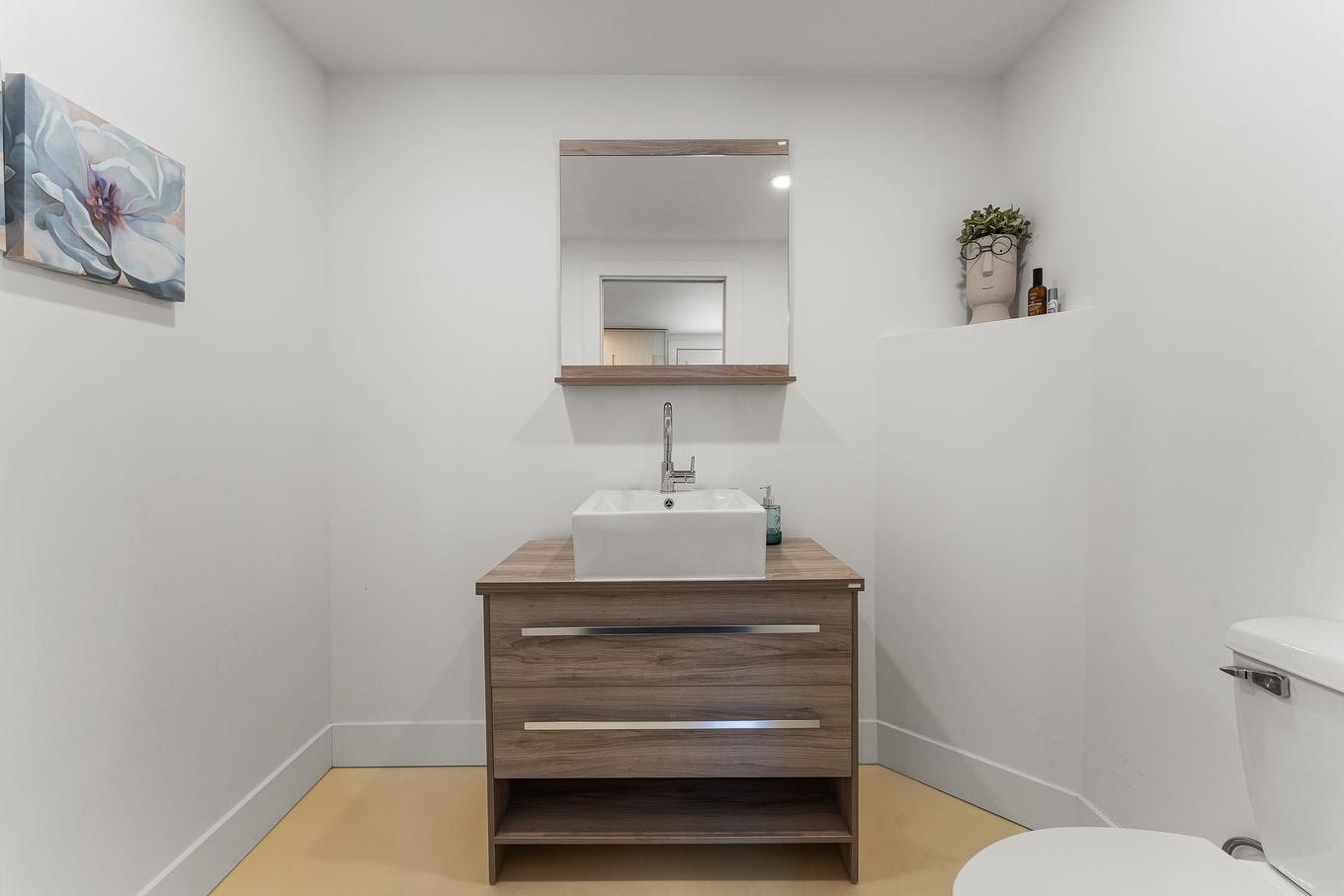 Powder room - 412 Rue De L'Émeraude, Granby, QC - Indoor Photo Showing Bathroom