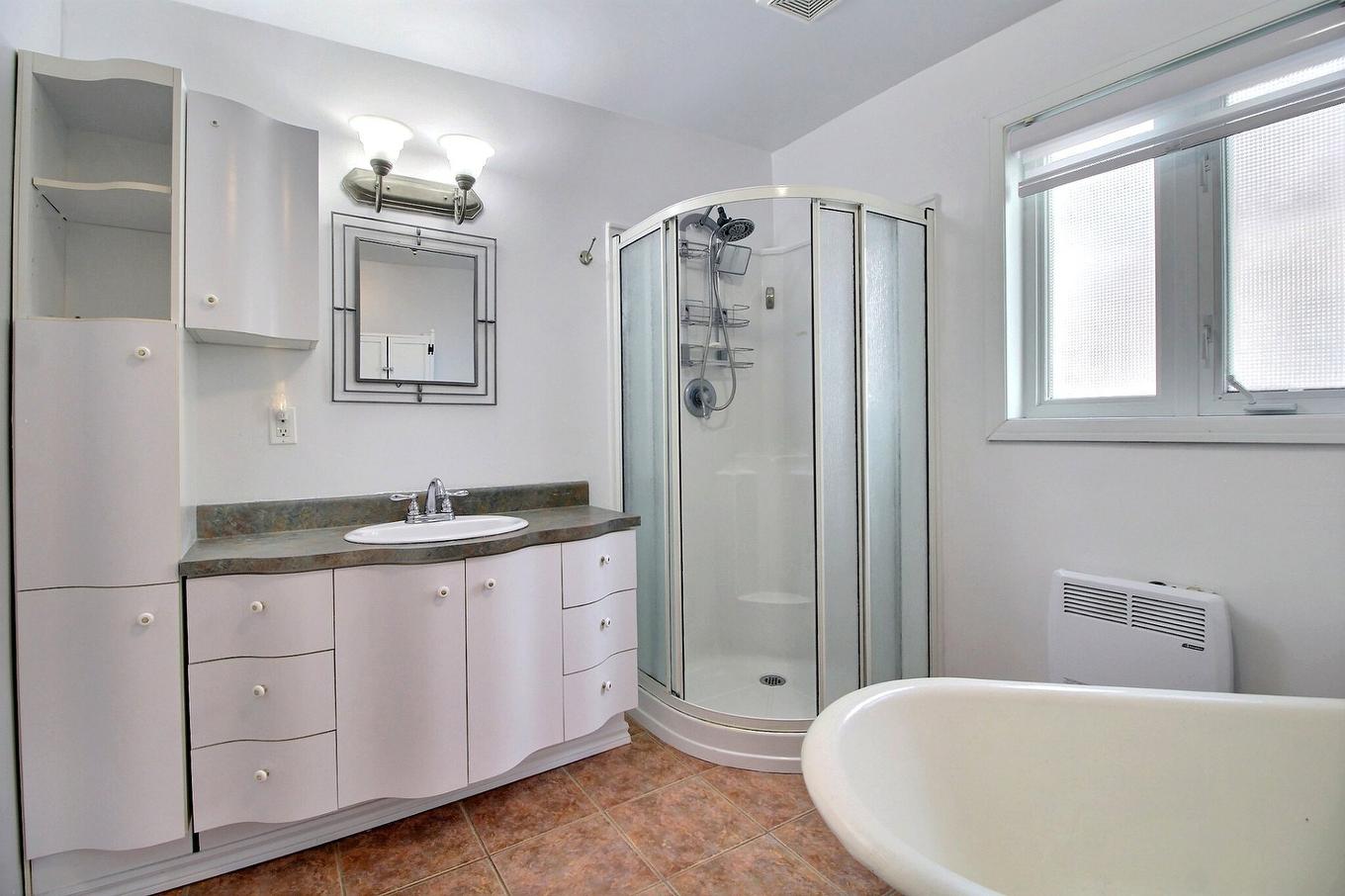 Bathroom - 281 15E Rue, Val-D'Or, QC - Indoor Photo Showing Bathroom