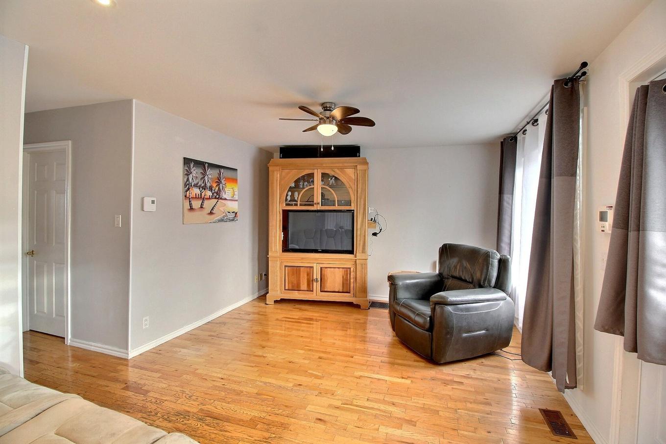 Living room - 281 15E Rue, Val-D'Or, QC - Indoor