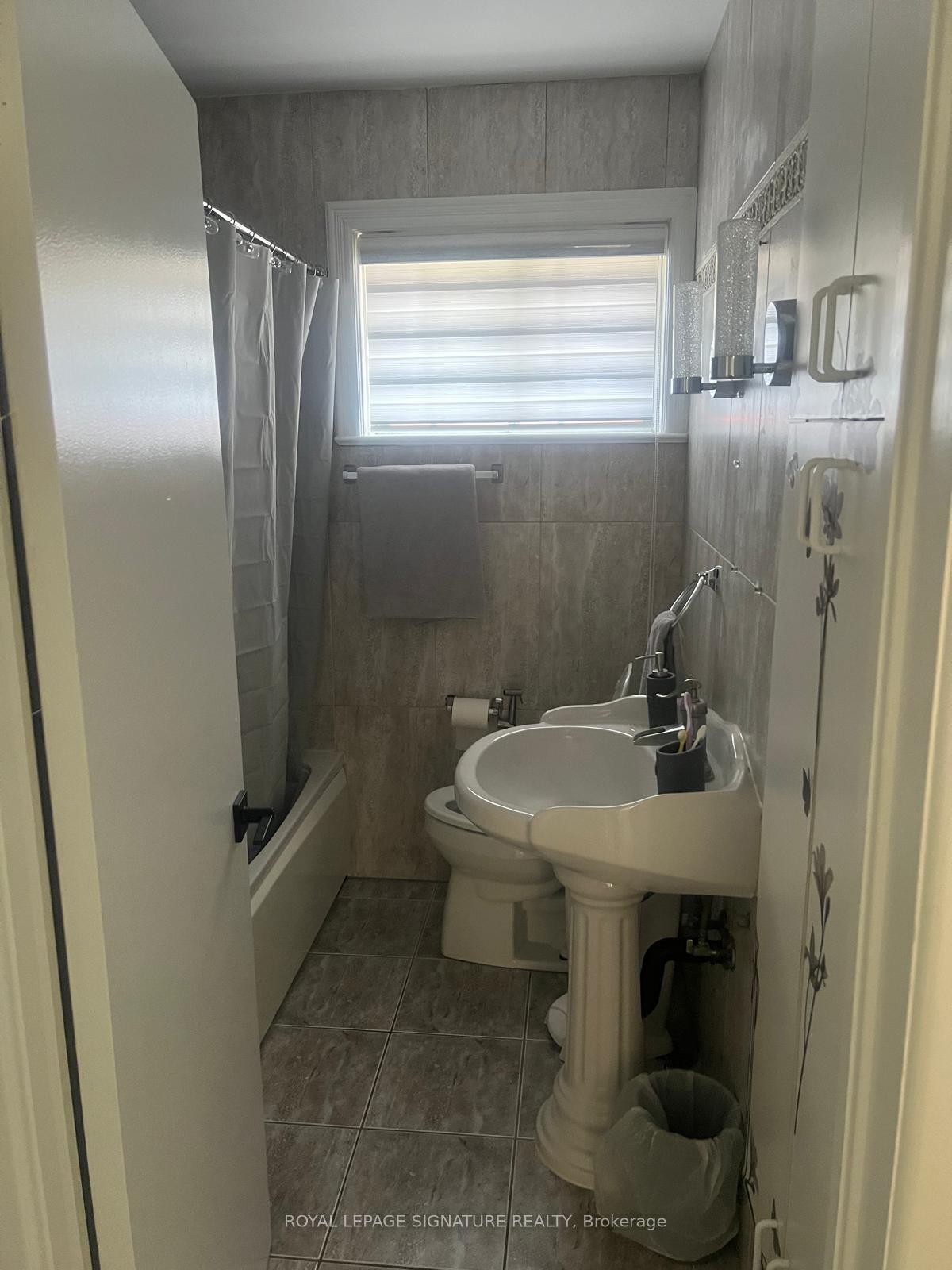 1410 Larchview Trail, Mississauga, ON - Indoor Photo Showing Bathroom