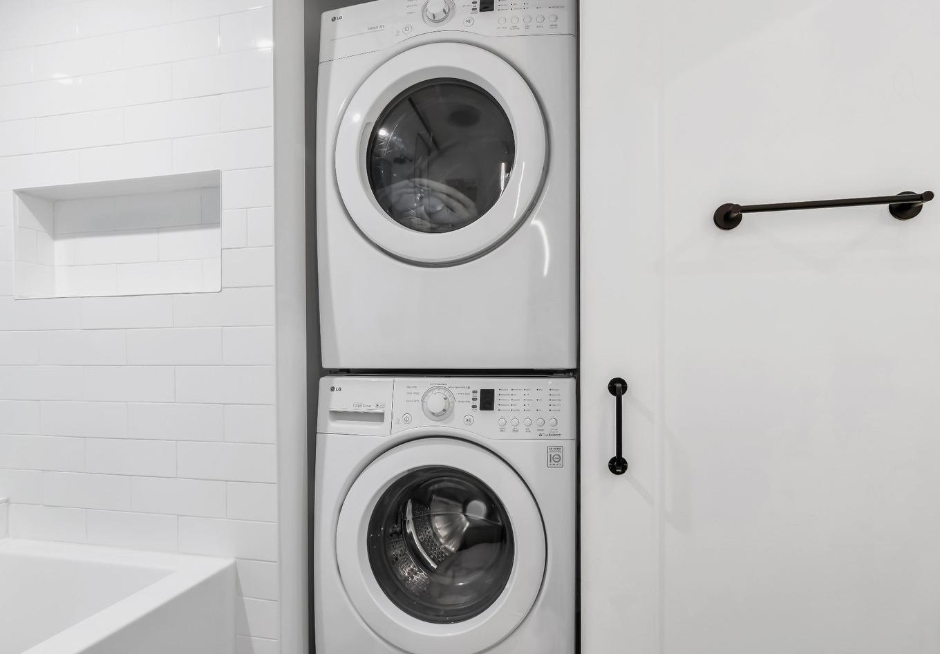 Bathroom - 902-185 Rue Du Séminaire, Montréal (Le Sud-Ouest), QC - Indoor Photo Showing Laundry Room