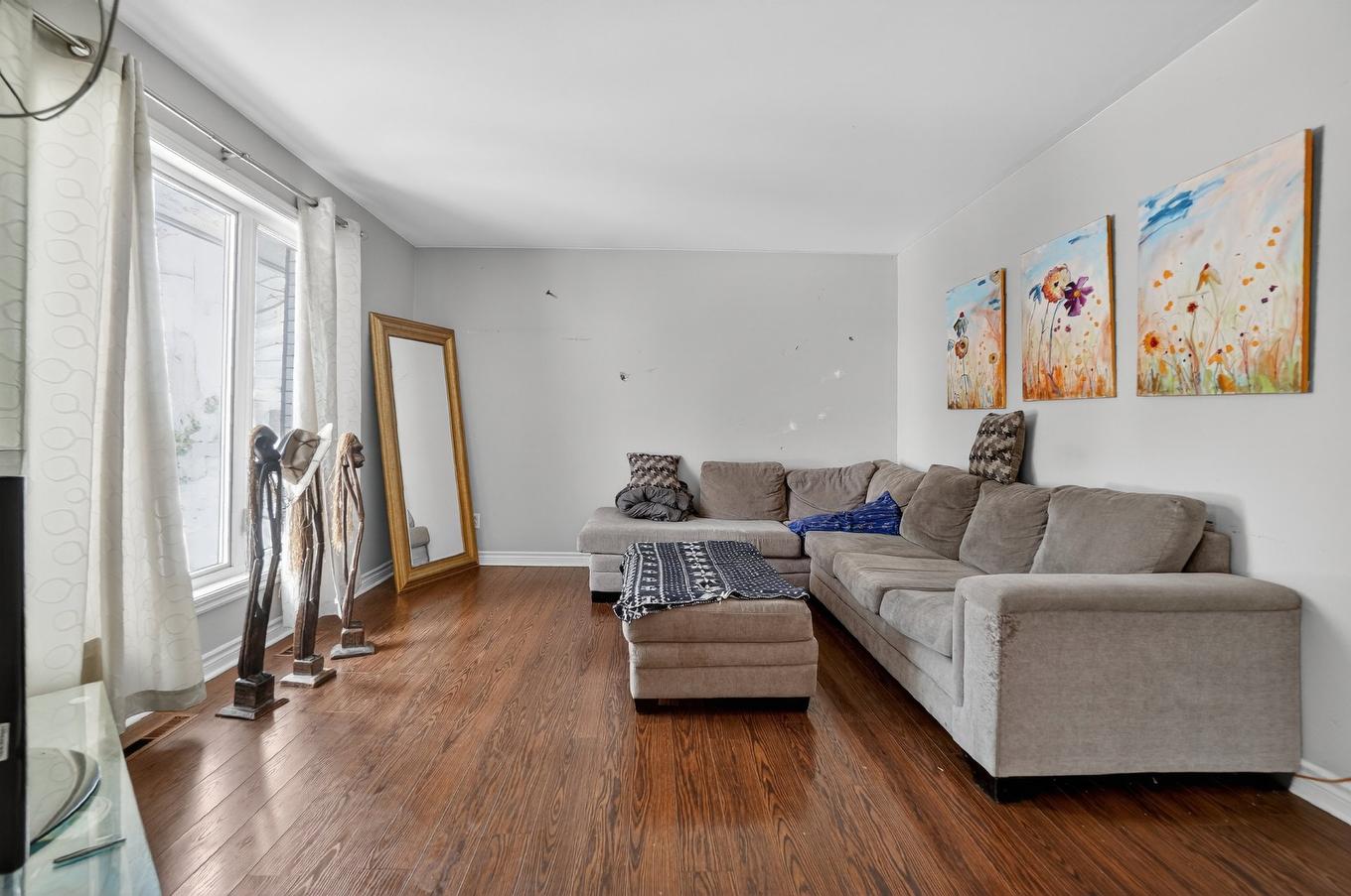 Salon - 963 Rue Allard, L'Assomption, QC - Indoor Photo Showing Living Room