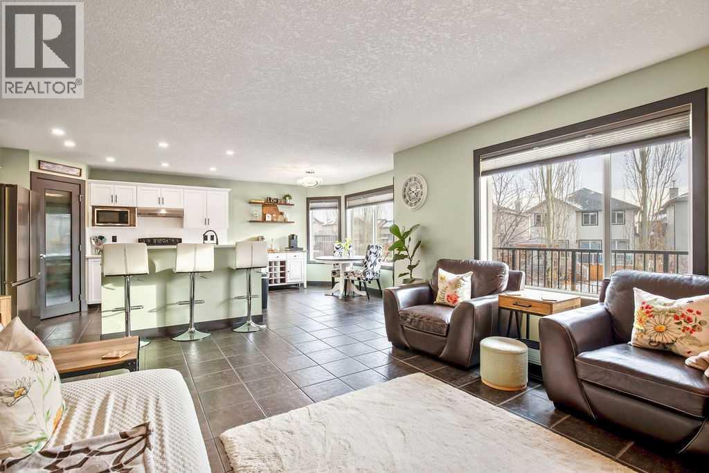 6 Westmount Circle, Okotoks, AB - Indoor Photo Showing Living Room