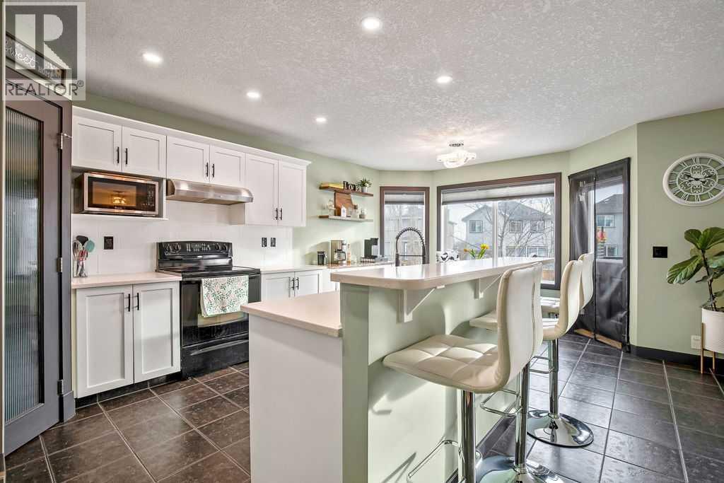 6 Westmount Circle, Okotoks, AB - Indoor Photo Showing Kitchen