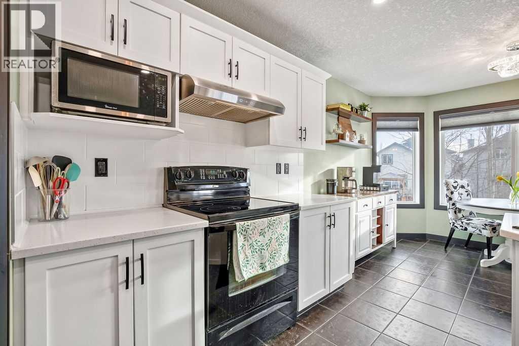 6 Westmount Circle, Okotoks, AB - Indoor Photo Showing Kitchen