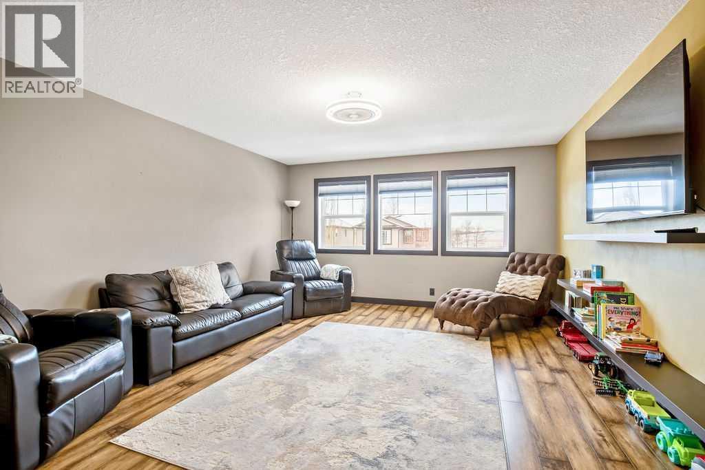 6 Westmount Circle, Okotoks, AB - Indoor Photo Showing Living Room