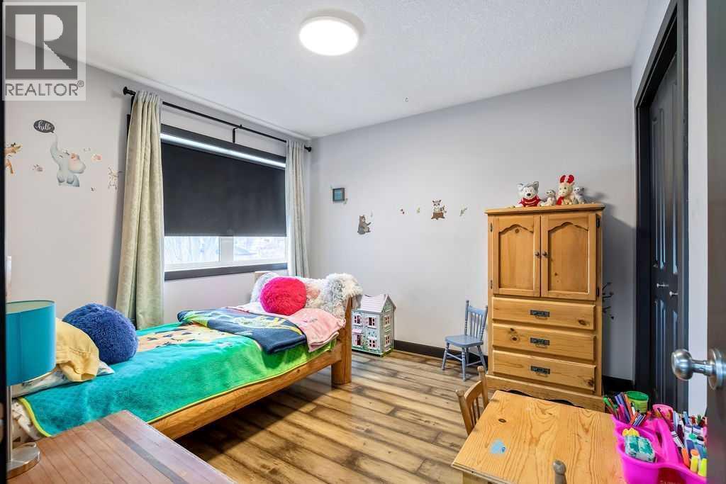 6 Westmount Circle, Okotoks, AB - Indoor Photo Showing Bedroom