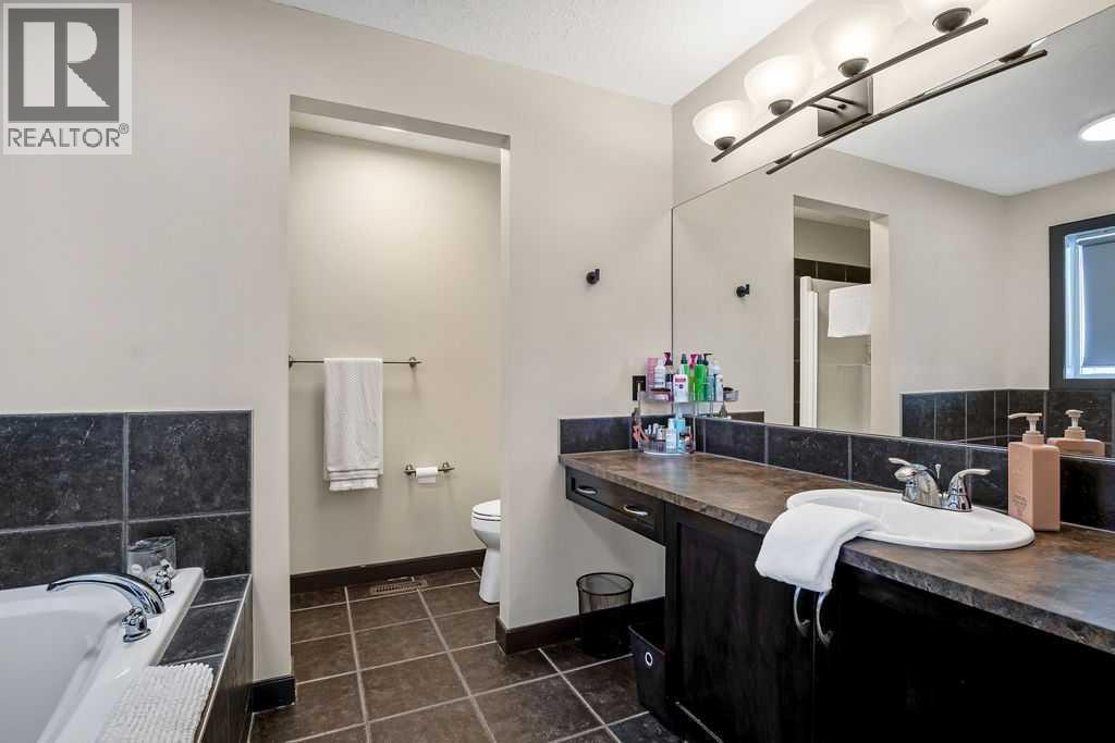 6 Westmount Circle, Okotoks, AB - Indoor Photo Showing Bathroom