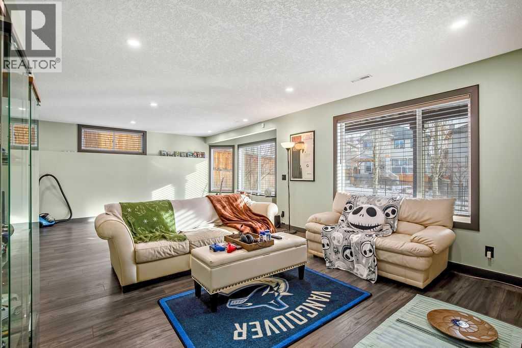6 Westmount Circle, Okotoks, AB - Indoor Photo Showing Living Room