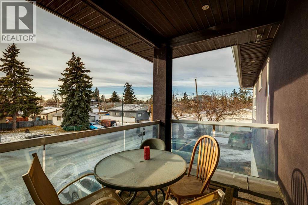 929 38 Street Se, Calgary, AB - Outdoor With Exterior