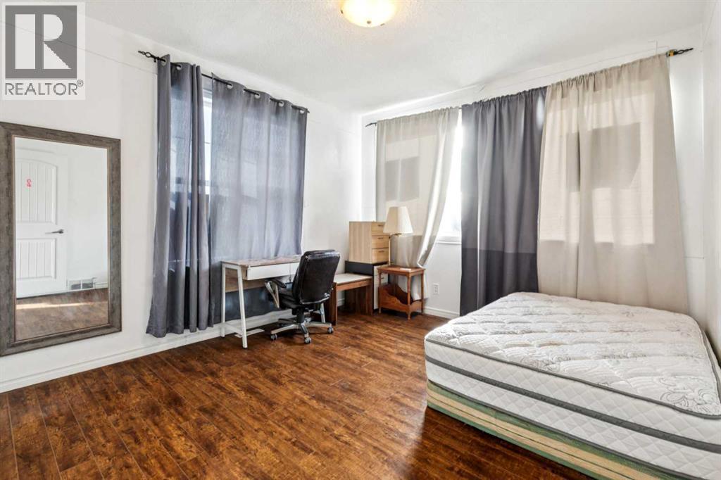 929 38 Street Se, Calgary, AB - Indoor Photo Showing Bedroom