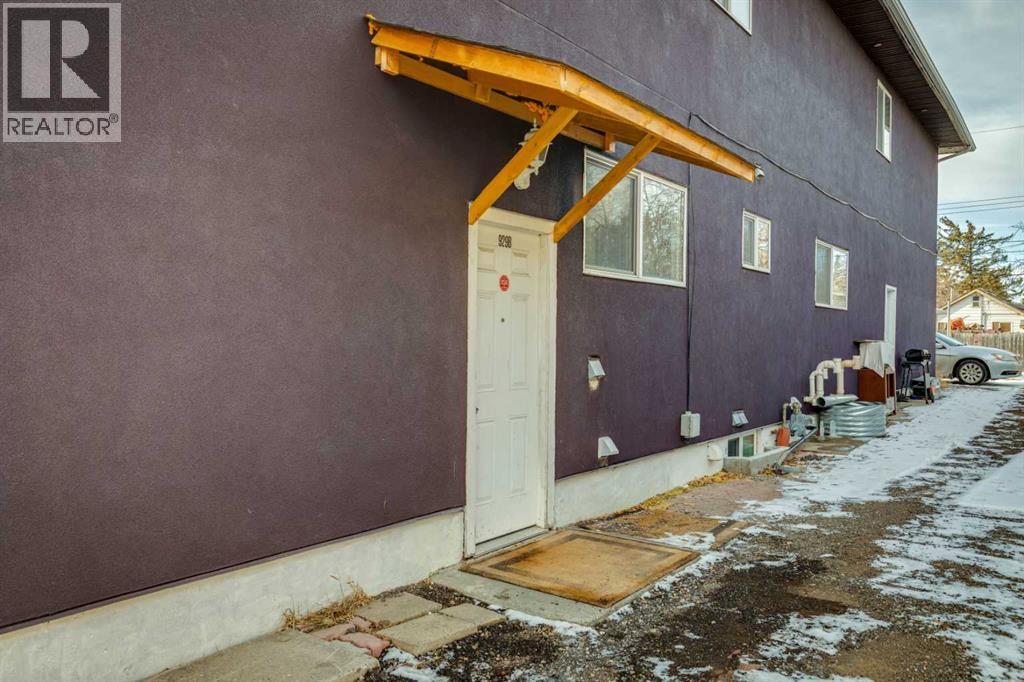 929 38 Street Se, Calgary, AB - Outdoor With Exterior