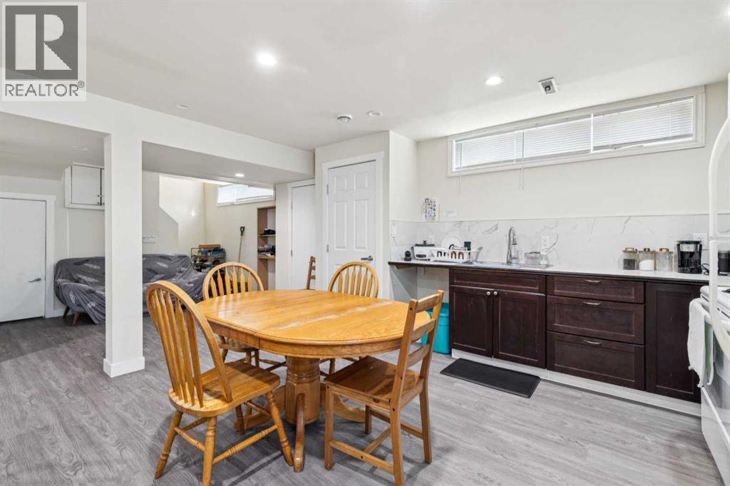 929 38 Street Se, Calgary, AB - Indoor Photo Showing Dining Room