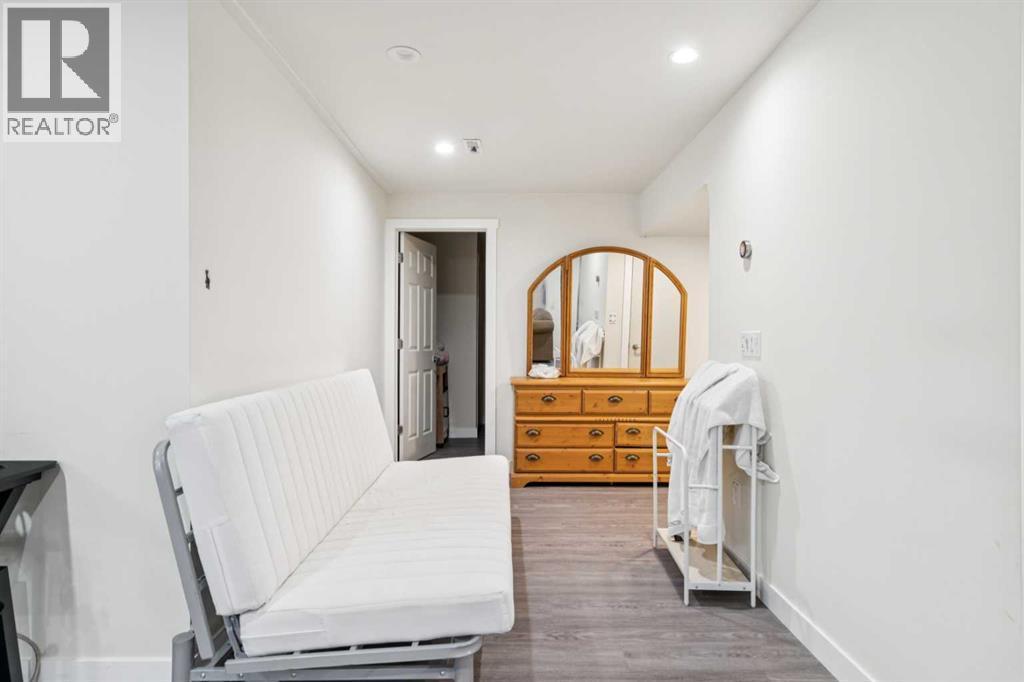 929 38 Street Se, Calgary, AB - Indoor