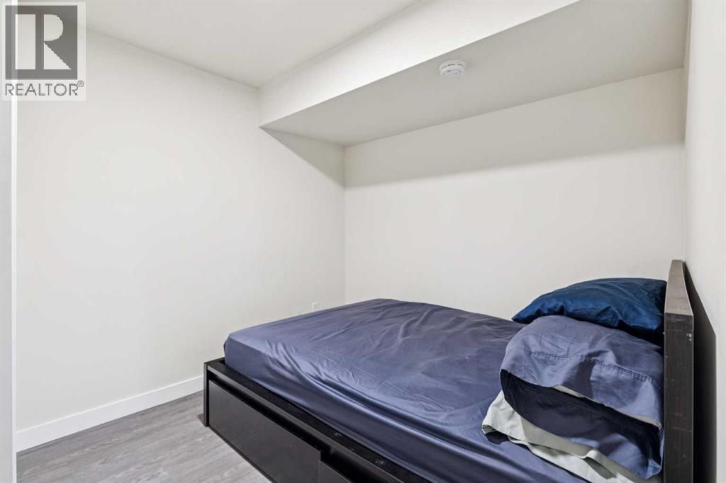929 38 Street Se, Calgary, AB - Indoor Photo Showing Bedroom