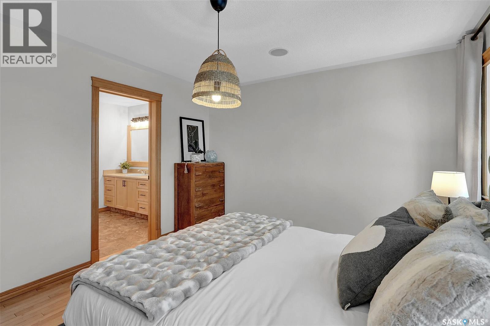 8014 Links Way, Regina, SK - Indoor Photo Showing Bedroom