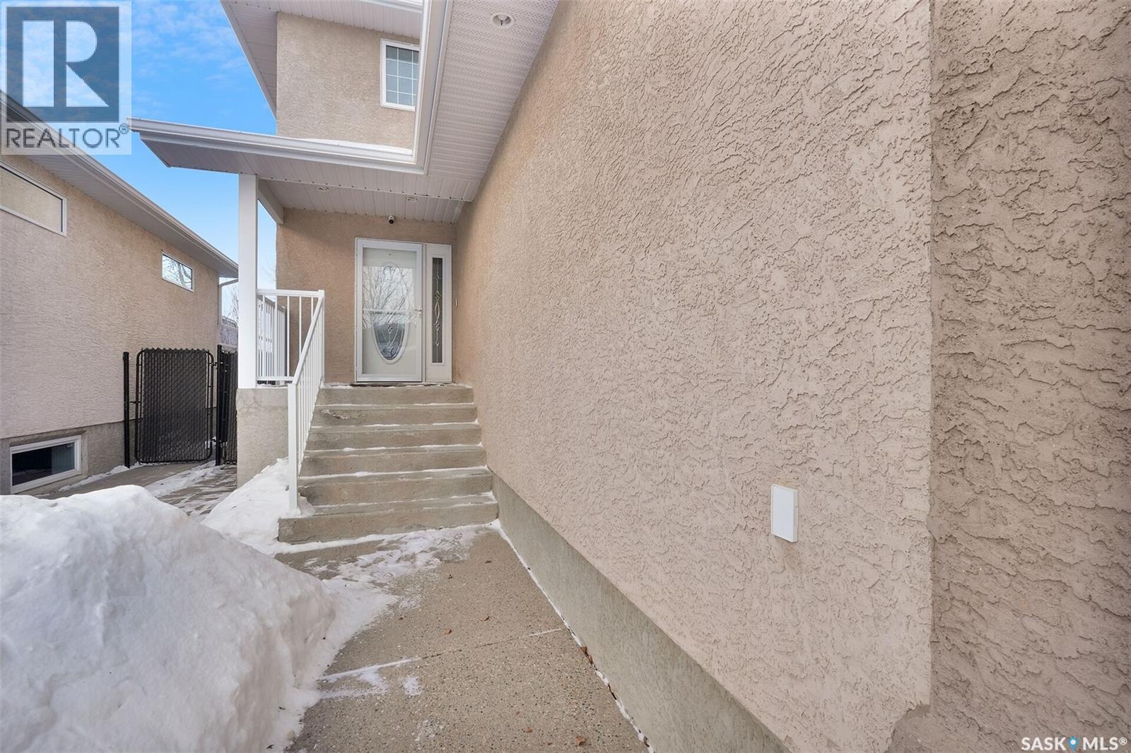 8014 Links Way, Regina, SK - Outdoor