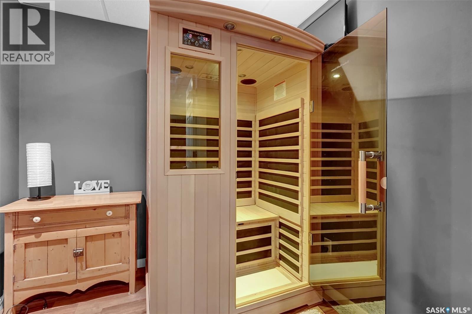 8014 Links Way, Regina, SK - Indoor Photo Showing Other Room