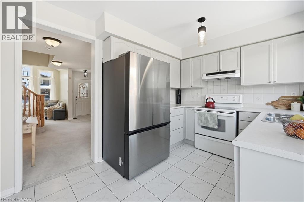 5030 Bunton Crescent, Burlington, ON - Indoor Photo Showing Kitchen