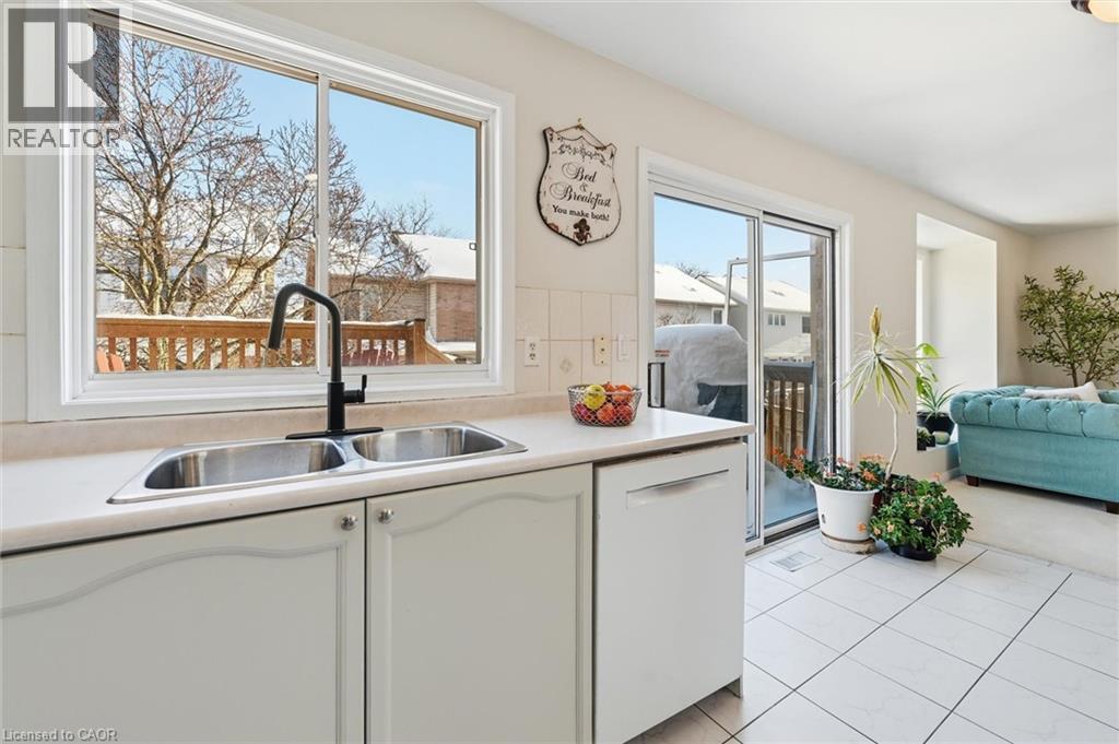 5030 Bunton Crescent, Burlington, ON - Indoor Photo Showing Kitchen With Double Sink