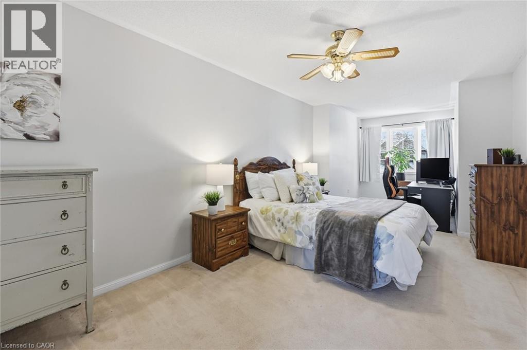 5030 Bunton Crescent, Burlington, ON - Indoor Photo Showing Bedroom