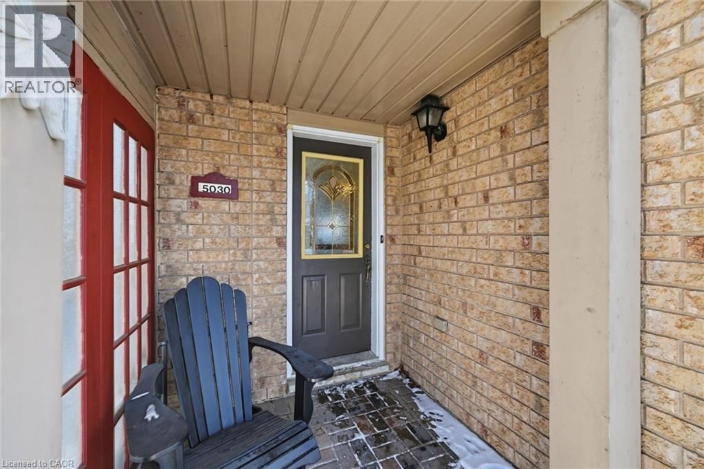 5030 Bunton Crescent, Burlington, ON - Outdoor With Deck Patio Veranda With Exterior