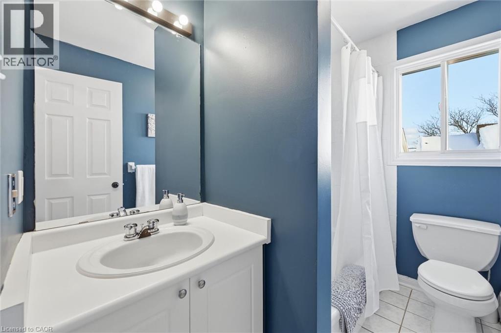 5030 Bunton Crescent, Burlington, ON - Indoor Photo Showing Bathroom