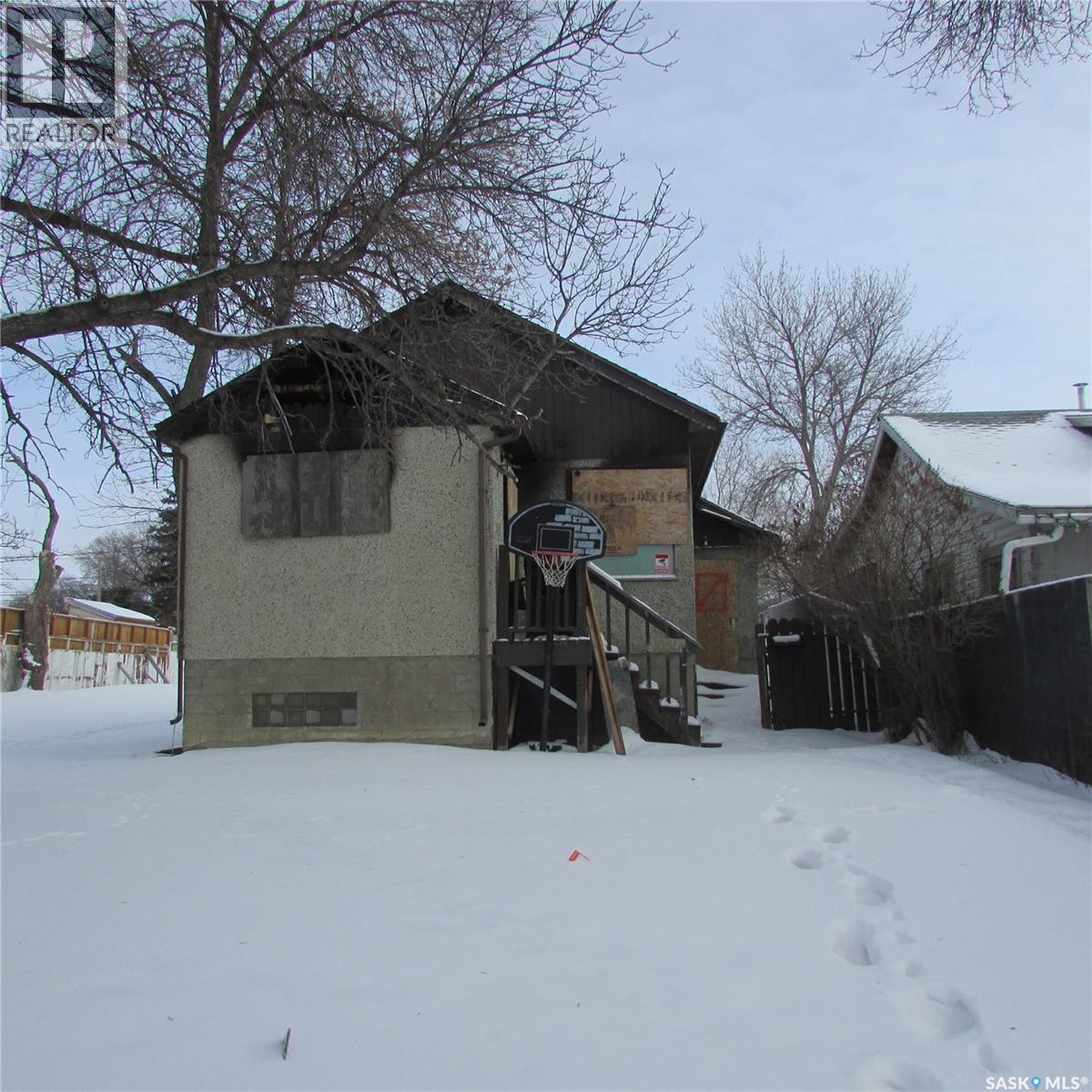 1051 Wascana Street, Regina, SK - Outdoor