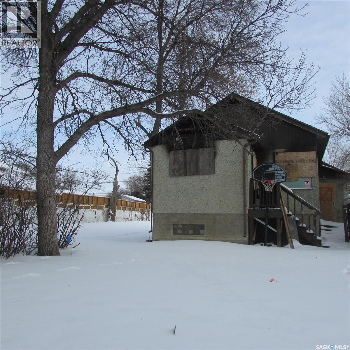 1051 Wascana Street, Regina, SK - Outdoor