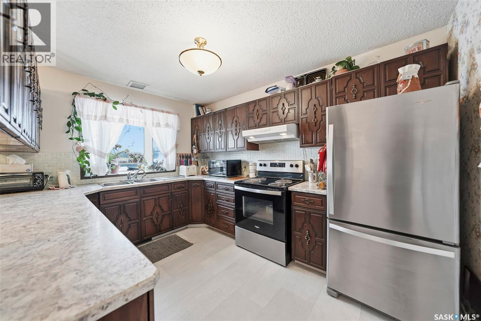 164 Sylvite Crescent, Allan, SK - Indoor Photo Showing Kitchen With Double Sink