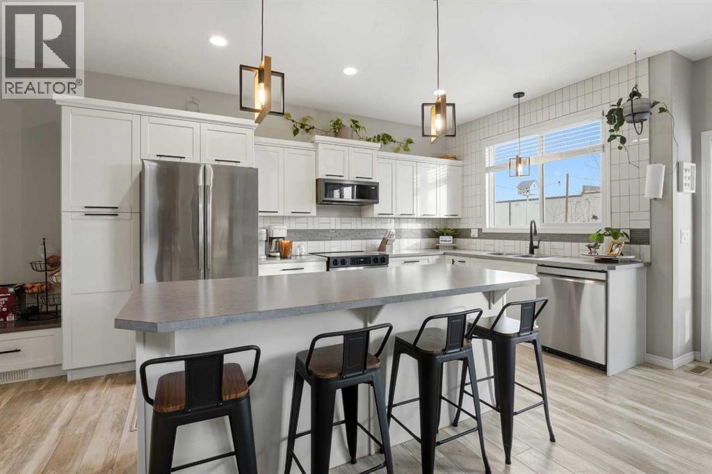 135 Hampton Crescent, Sylvan Lake, AB - Indoor Photo Showing Kitchen With Stainless Steel Kitchen With Upgraded Kitchen