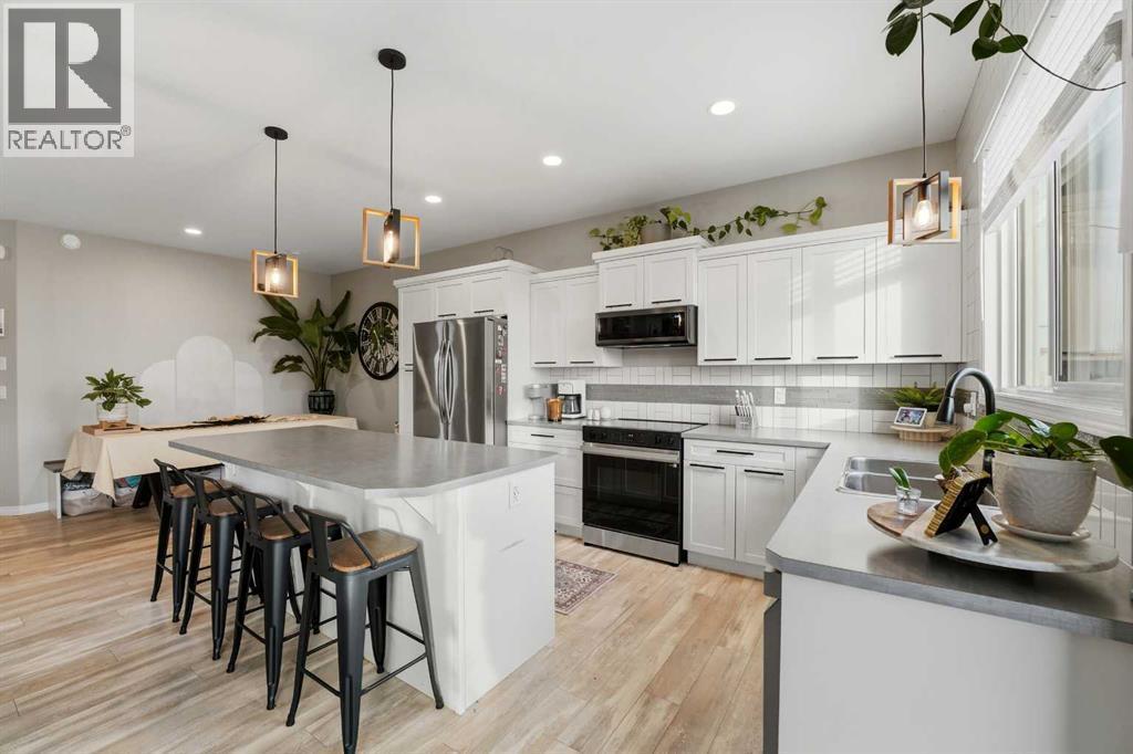 135 Hampton Crescent, Sylvan Lake, AB - Indoor Photo Showing Kitchen With Stainless Steel Kitchen With Upgraded Kitchen