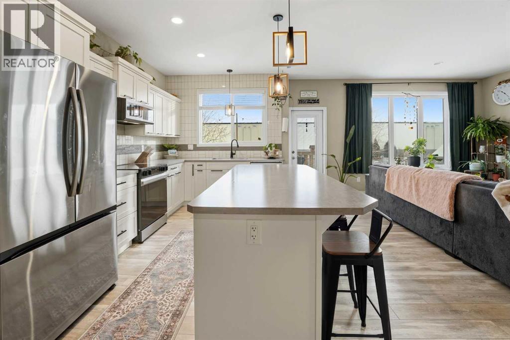 135 Hampton Crescent, Sylvan Lake, AB - Indoor Photo Showing Kitchen With Stainless Steel Kitchen