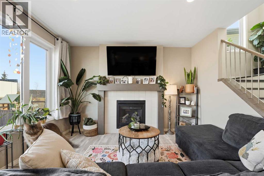 135 Hampton Crescent, Sylvan Lake, AB - Indoor Photo Showing Living Room With Fireplace