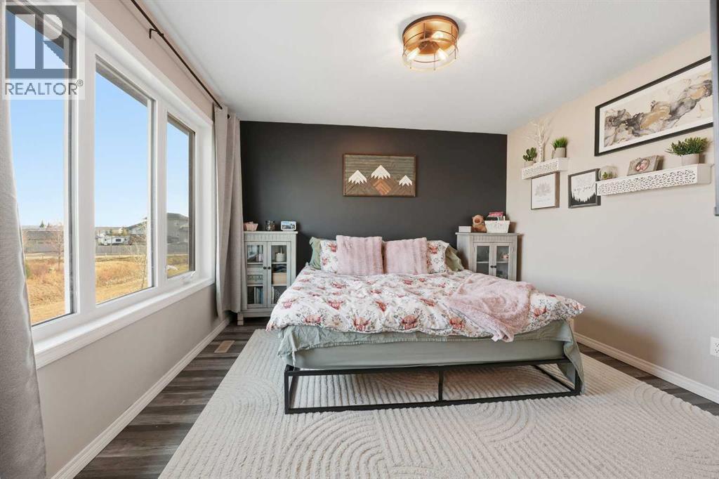 135 Hampton Crescent, Sylvan Lake, AB - Indoor Photo Showing Bedroom